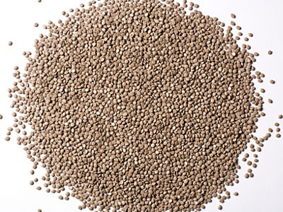 Hellbraune PVC-Pellets für Garnmöbel und für Fußböden